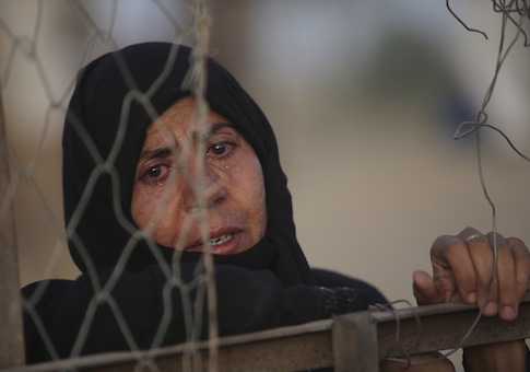 An Iraqi Sunni displaced woman, who fled the violence in the city of Ramadi, is seen at the outskirts of Baghdad
