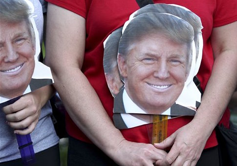 Donald Trump signs