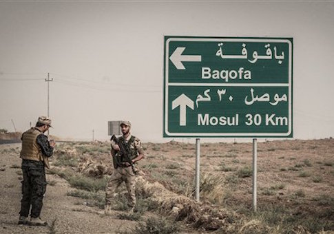 Peshmerga Kurdish Forces patrol an area of about 30 kilometers around the Mosul dam, northern Iraq on August 19, 2014 /