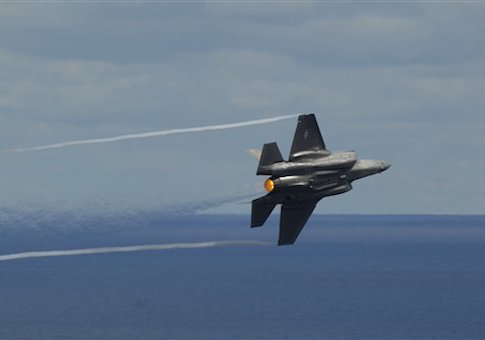 A F-35 Fighter performs at the 2016 Chicago Air and Water Show in Chicago