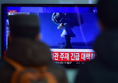 People watch a news report on North Korea's first H-bomb test at a railroad station in Seoul on January 6 / Getty Images