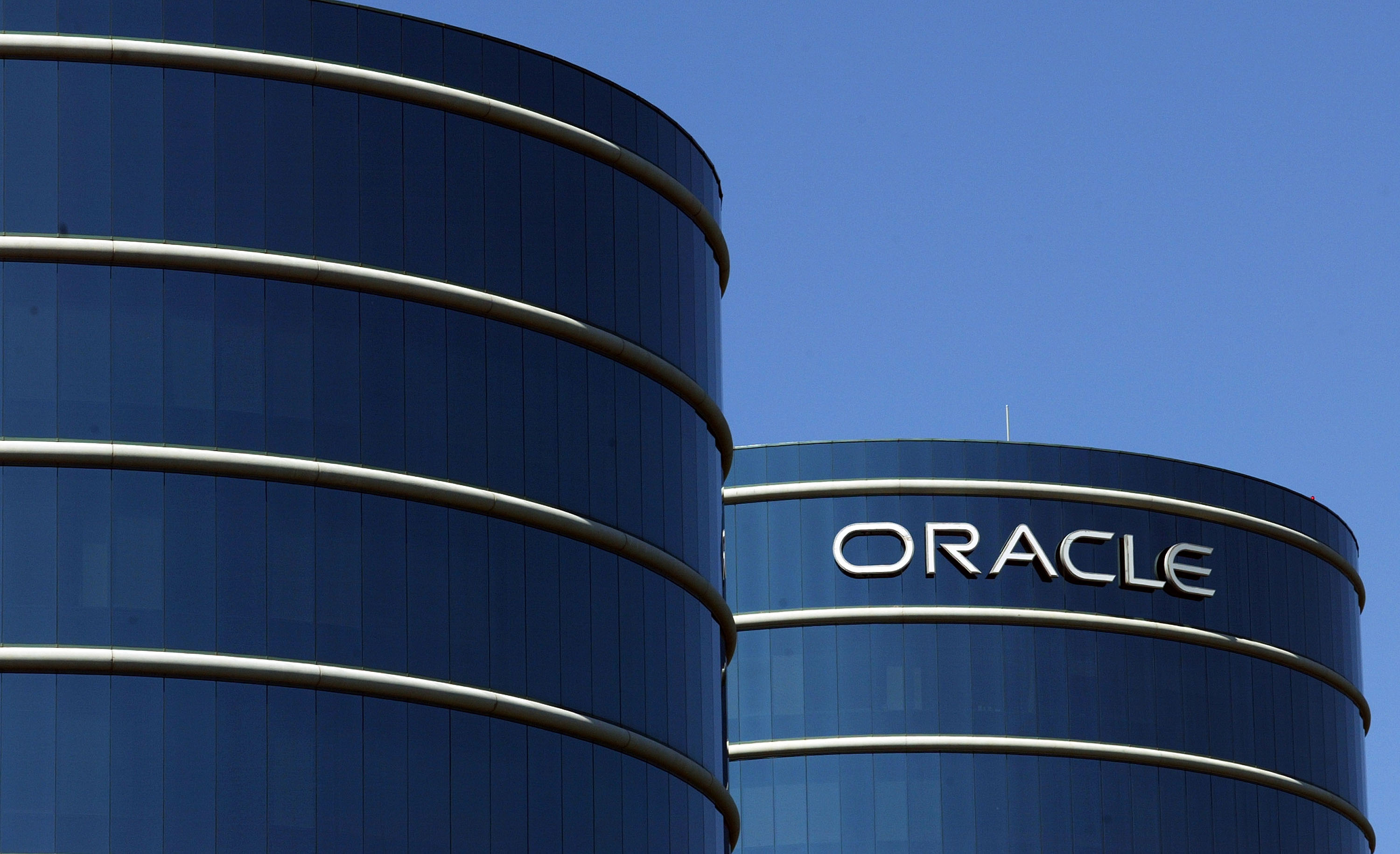 Oracle Makes Hostile Bid For Rival Peoplesoft