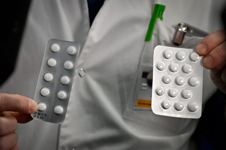 Tablets containing chloroquine and Plaquenil